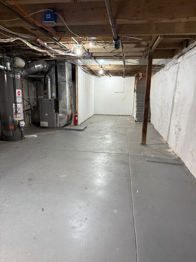Building Photo - Spacious 3-Bedroom 1.5-Bathroom Home in Po...