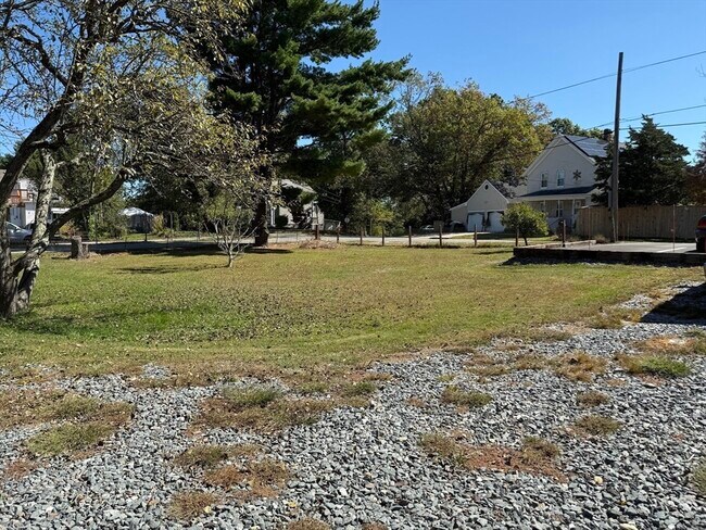 Building Photo - 435 Brown St