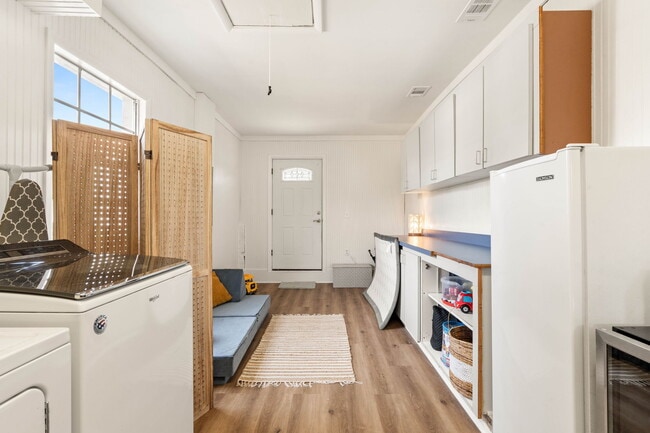 Building Photo - 405 Navarre St