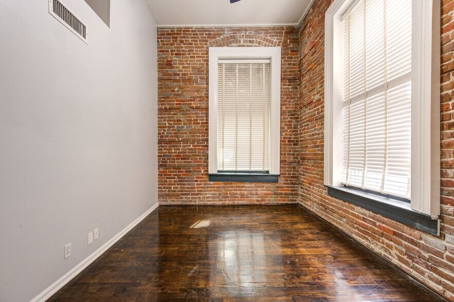 Building Photo - 213 23rd Street Rear