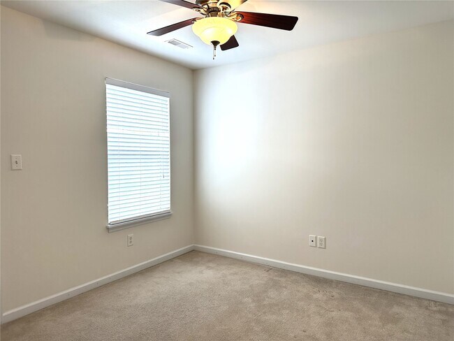 Building Photo - 207 Shady Rock Ln