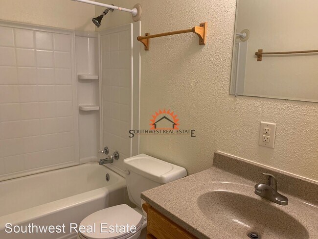 Building Photo - 3 br, 1 bath House - 217 W. Manana Blvd.