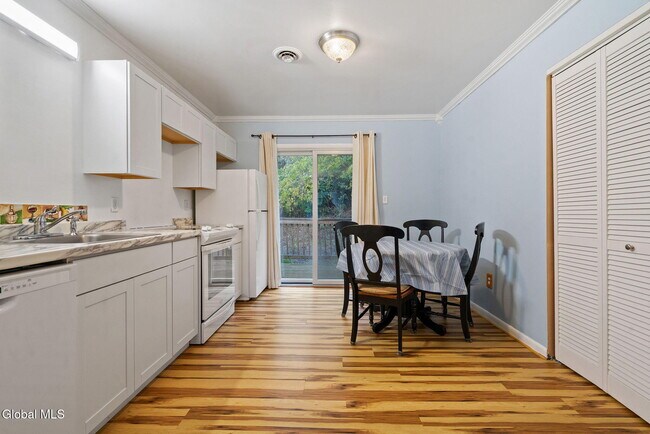 Building Photo - 25A Pine Ln