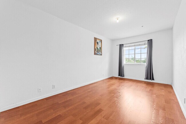 Building Photo - 1425 NW 36th Way