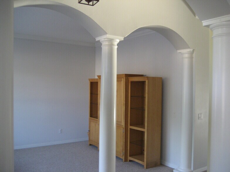 Living Room - 3924 Hollow Crossing Dr