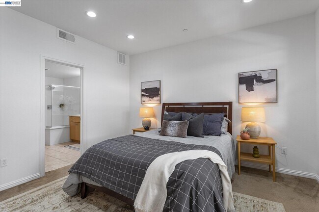 Building Photo - 2071 Mahuron Cir