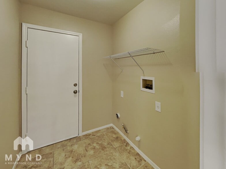 Building Photo - 3415 White Stallion Ct