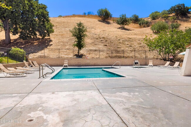 Building Photo - 26001 Alizia Canyon Dr