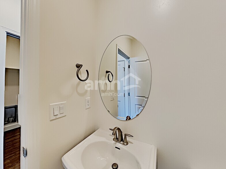 Building Photo - 2444 S Wild Horse Way