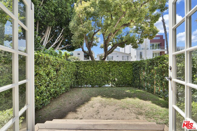 Building Photo - 918 N Genesee Ave