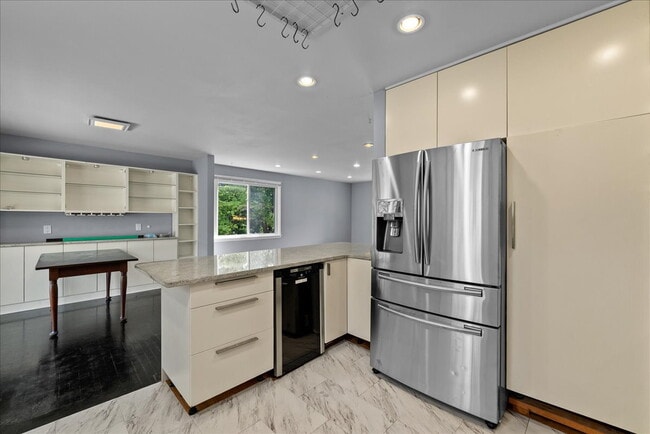 Building Photo - "Spacious 5-Bed Home with Granite Accents ...
