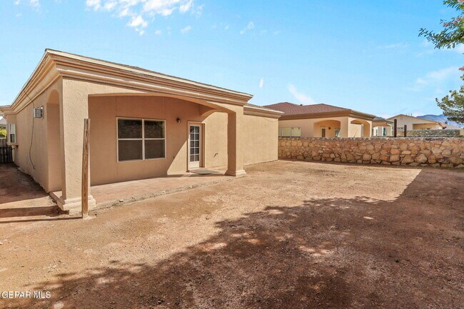 Building Photo - 5557 Gustavo Madrid Ln