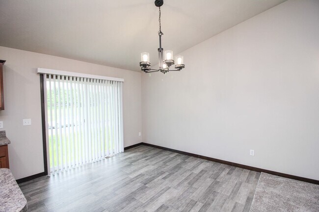 Building Photo - Beautiful 3 bedroom 2 bath unit at 620 Samantha St. in Tea, SD.