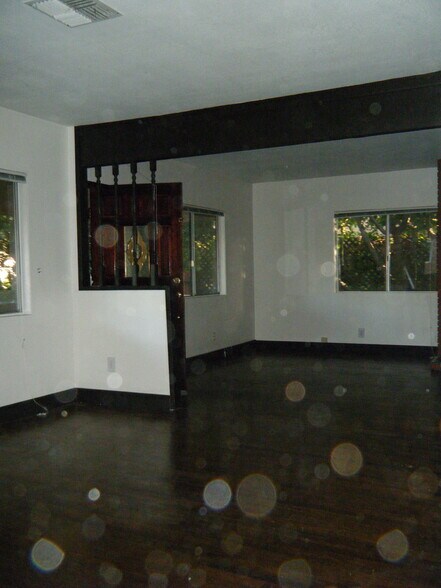 Building Photo - 5723 Stansbury Ave