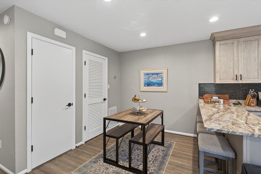 Building Photo - 1737 Ocean Bay Dr