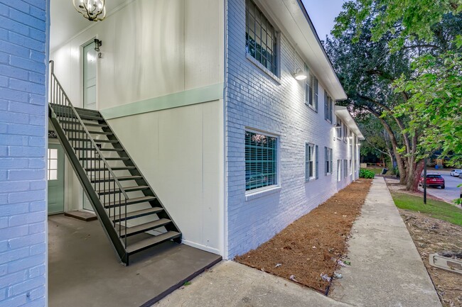 Building Photo - Charming 1-bedroom, 1-bath apartment locat...