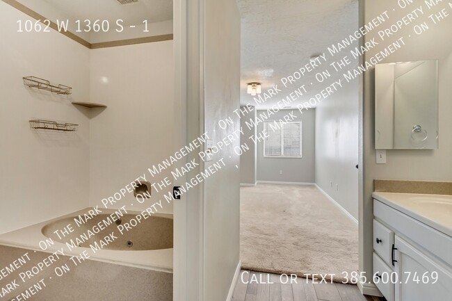 Building Photo - Remodeled 3rd Floor Condo with Great View