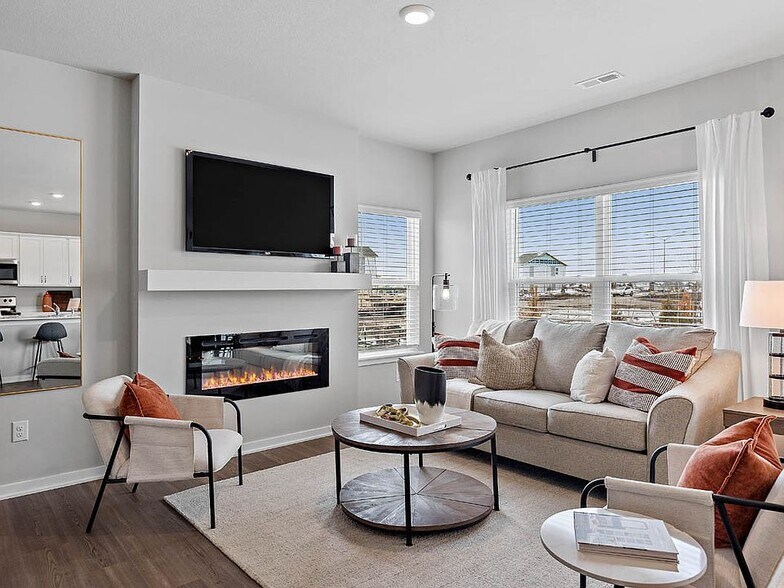 Building Photo - 927 Maywood Ln