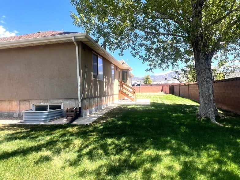 Building Photo - 320 S 1125 W