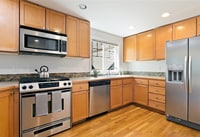 Building Photo - Wonderful 3 bed Townhome w/garage in Northgate! AVAILABLE 10/7/2026!