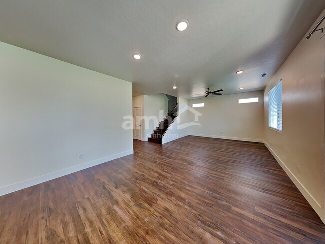 Building Photo - 1022 N Rivermist Pl