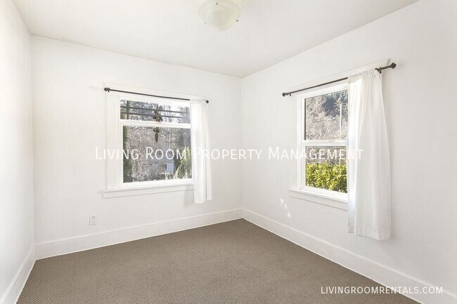 Building Photo - 2318 SE 72nd Ave