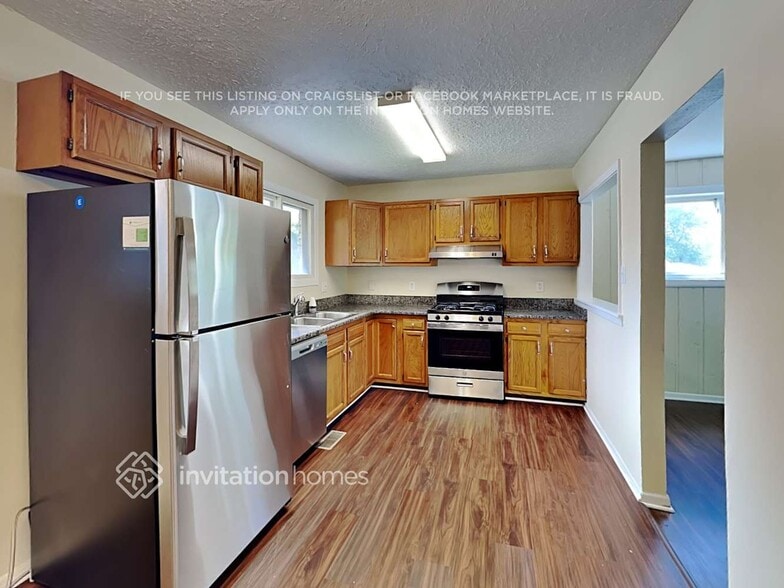 Building Photo - 189 N Pinecrest Rd