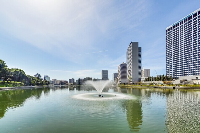 Building Photo - 1008 E 23rd St