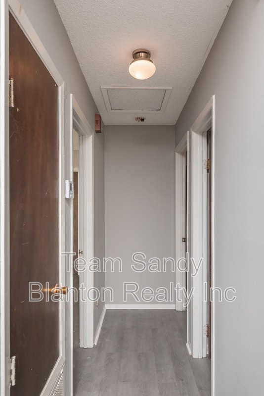 Building Photo - 5405 E Shore Dr