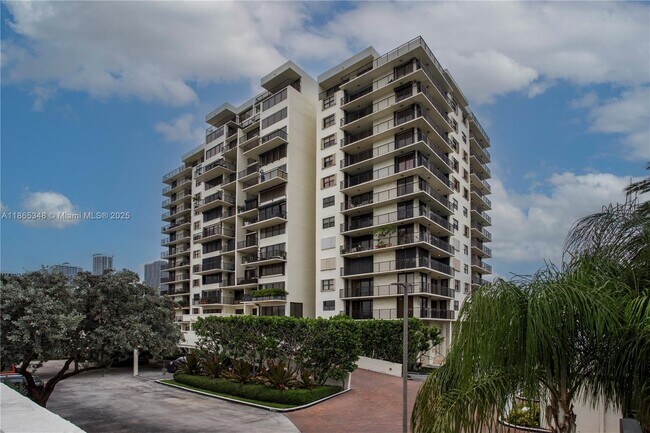 Building Photo - 801 N Venetian Dr