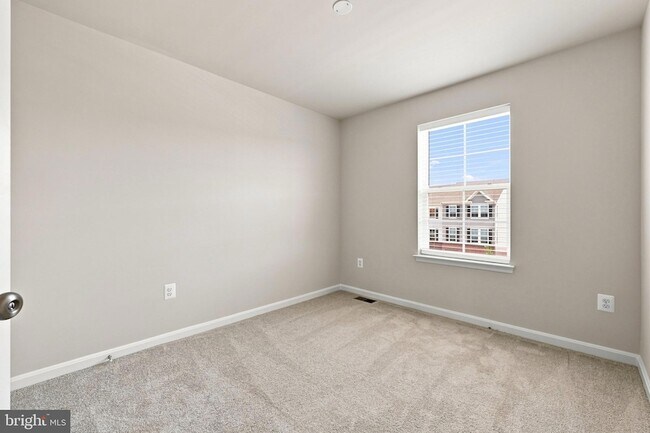 Building Photo - 432 Seeback Dr
