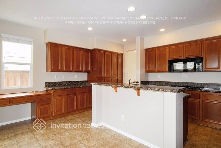 Building Photo - 2263 Finch Cir