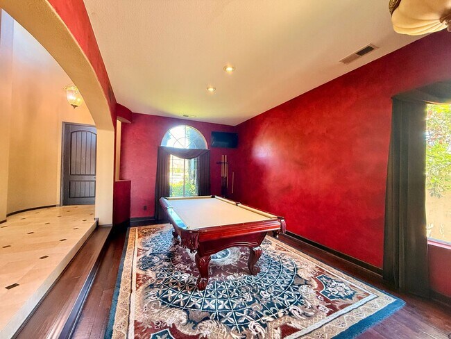 Building Photo - Luxurious Tuscan Style Villa in San Diego - Entertainers Dream!