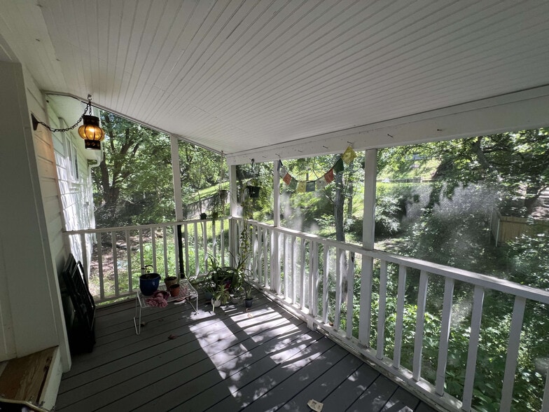 Building Photo - 1148 Lott Ave