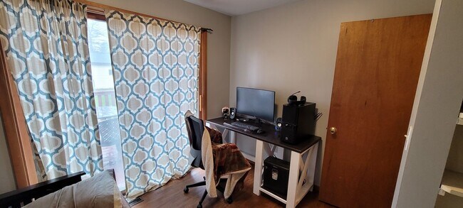 Building Photo - Recently Renovated, Garage and Fenced In B...