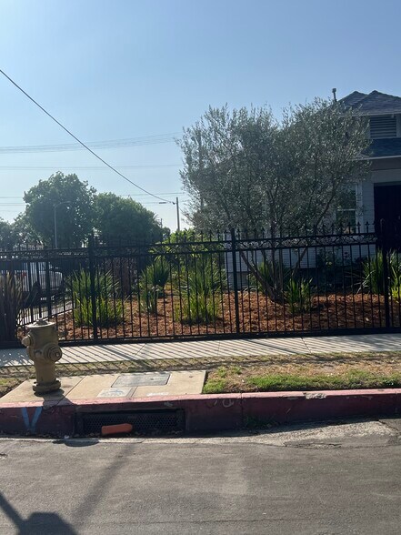 Building Photo - 4858 Ascot Ave