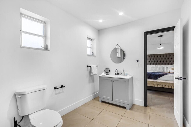 Building Photo - 18735 NE 18th Ave