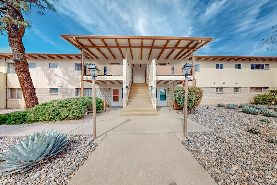 apartment is ground-floor unit in a small apartment building - 4715 Marquette Ave NE