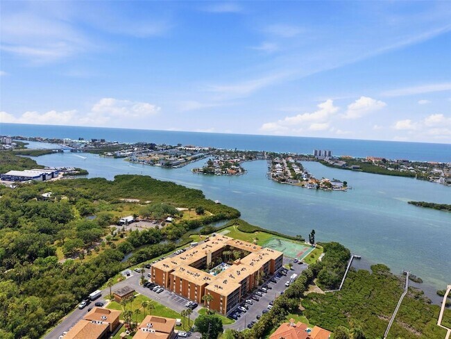 Building Photo - 12760 Indian Rocks Rd