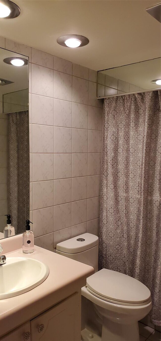 Building Photo - 2671 S Course Dr