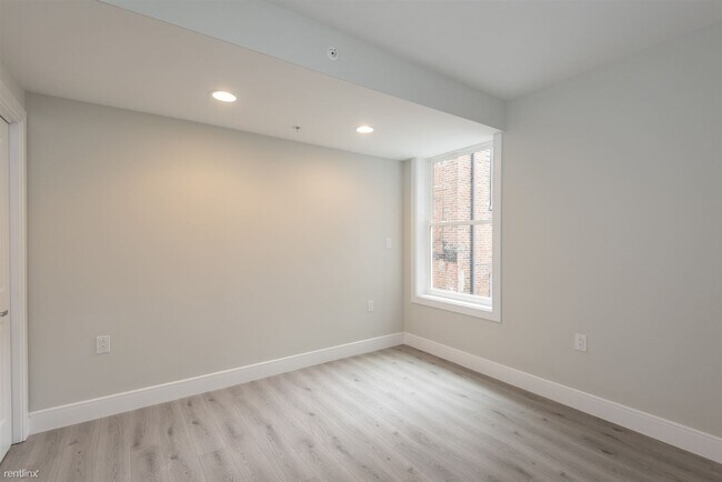 Building Photo - 1133 E Columbia Ave