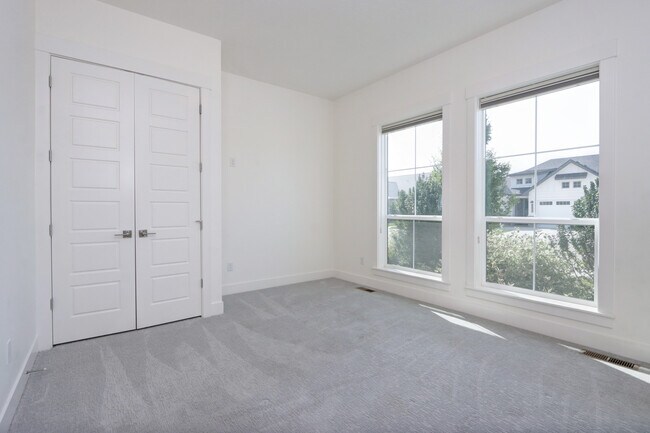 Building Photo - 12090 W Endsley St