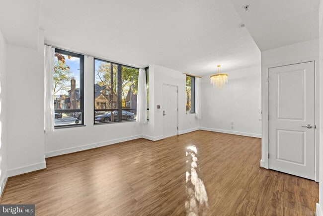 Building Photo - 1536 N Scott St