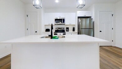 Building Photo - 15618 Sienna Dr