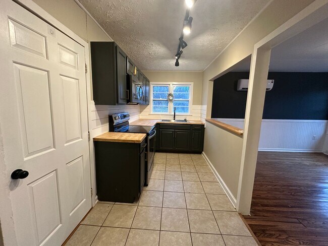 Building Photo - One Level Ranch In Rustburg