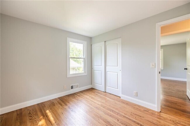 Building Photo - 104 Tumbleweed Dr