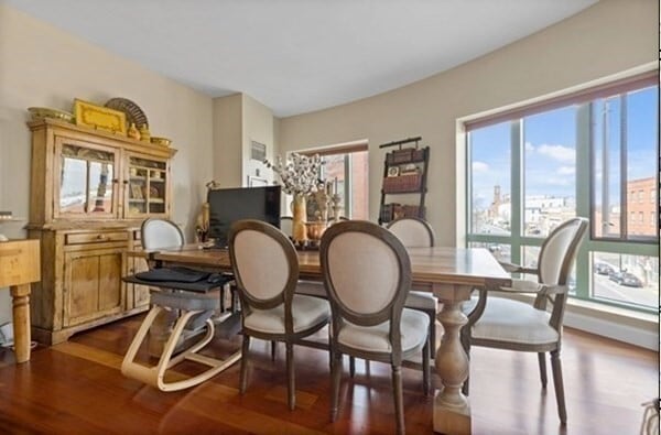 Building Photo - 20 2nd St