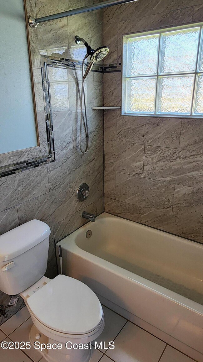 Building Photo - 1061 Pelican Ln