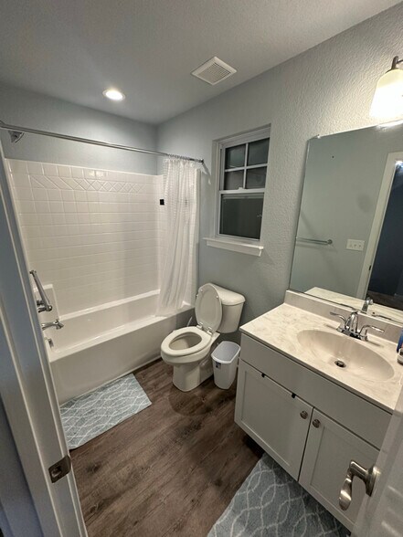 Building Photo - 4700 Kilby Dr