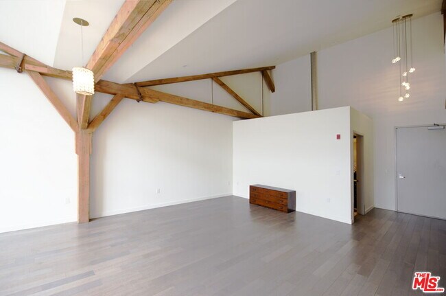 Building Photo - 527 Molino St